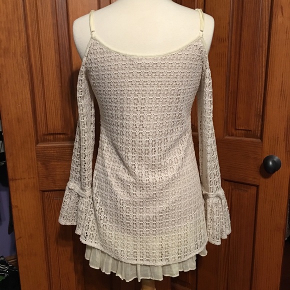 Altar’d State cold shoulder boho top - Picture 3 of 6